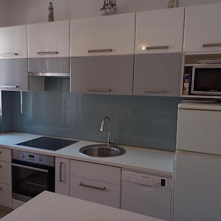 Apartment Port View-5 Min From Center Split Bagian luar foto