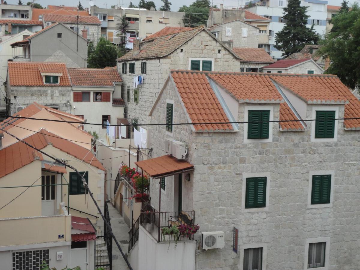 Apartment Port View-5 Min From Center Split Bagian luar foto