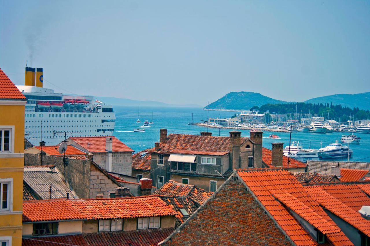 Apartment Port View-5 Min From Center Split Bagian luar foto