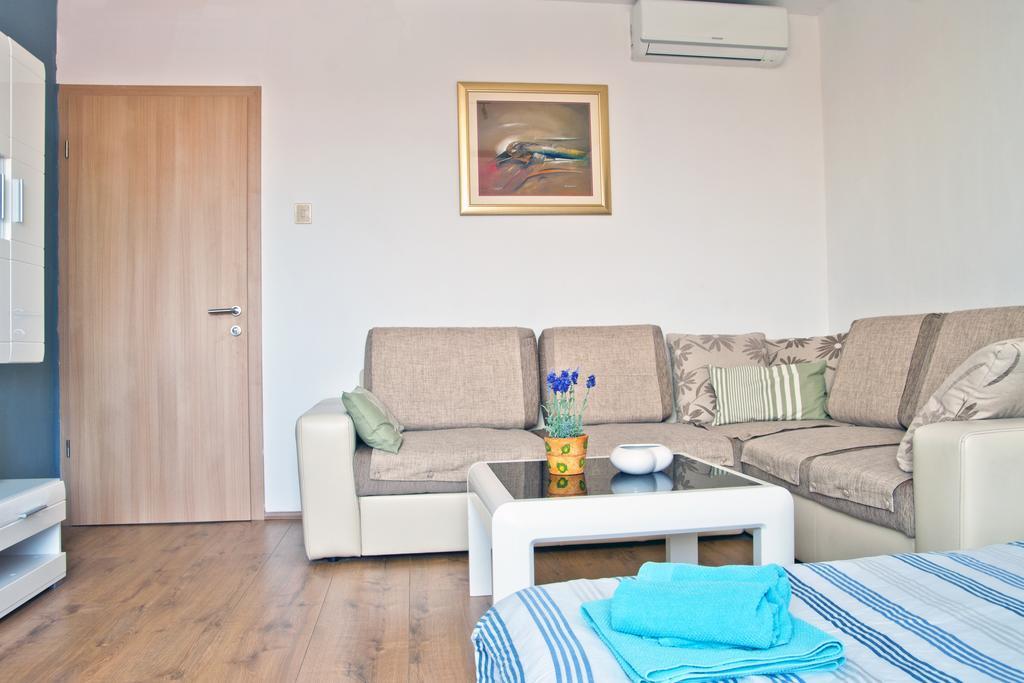 Apartment Port View-5 Min From Center Split Ruang foto