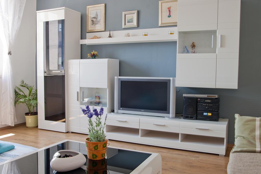 Apartment Port View-5 Min From Center Split Ruang foto