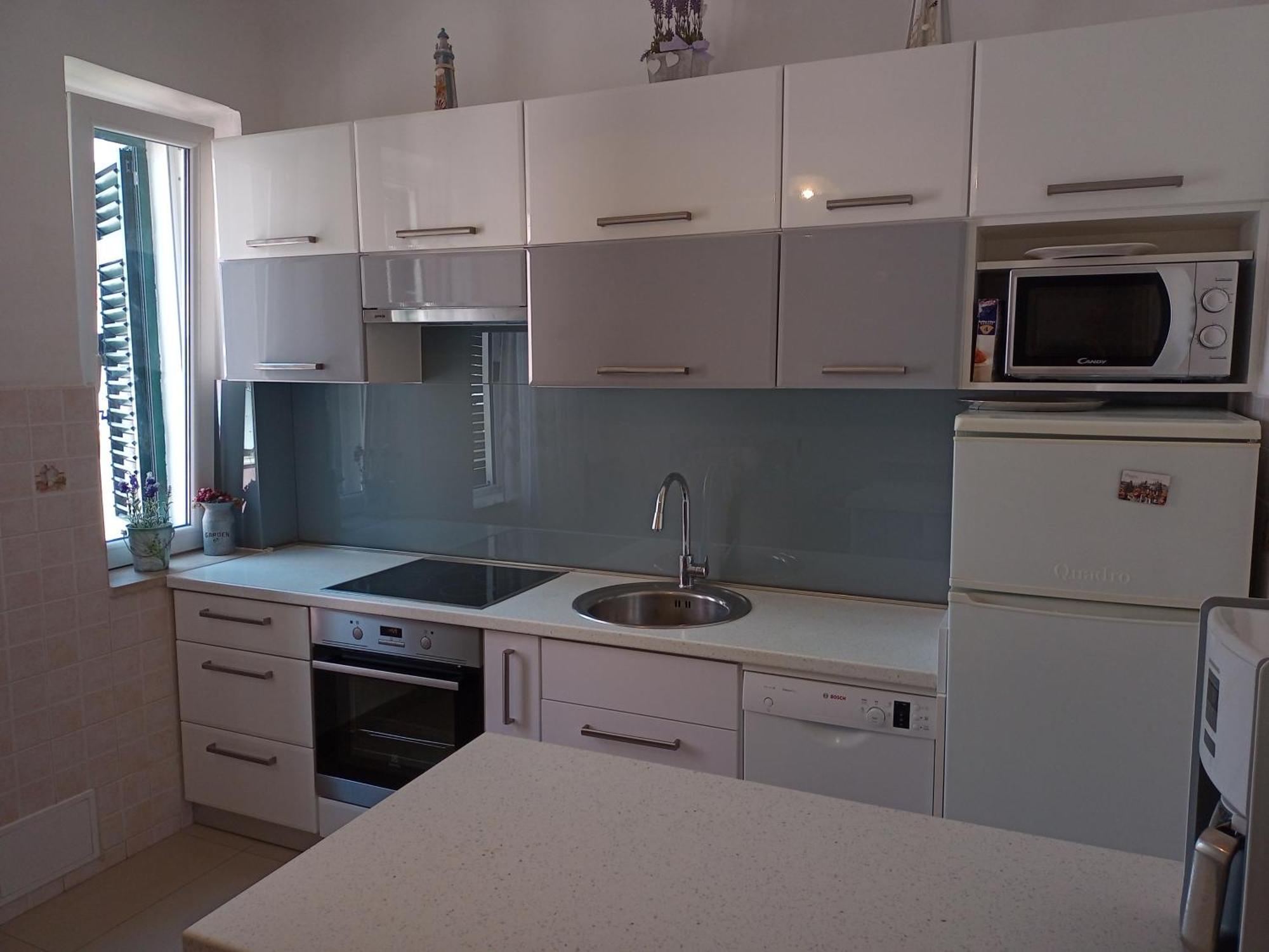 Apartment Port View-5 Min From Center Split Bagian luar foto