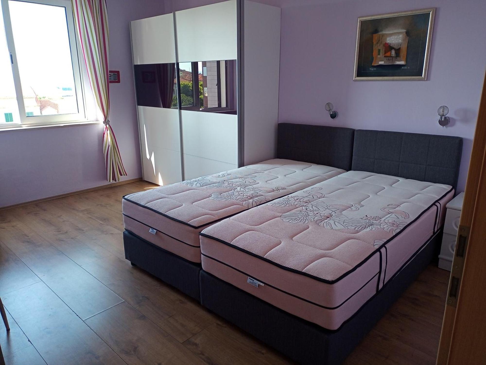 Apartment Port View-5 Min From Center Split Bagian luar foto