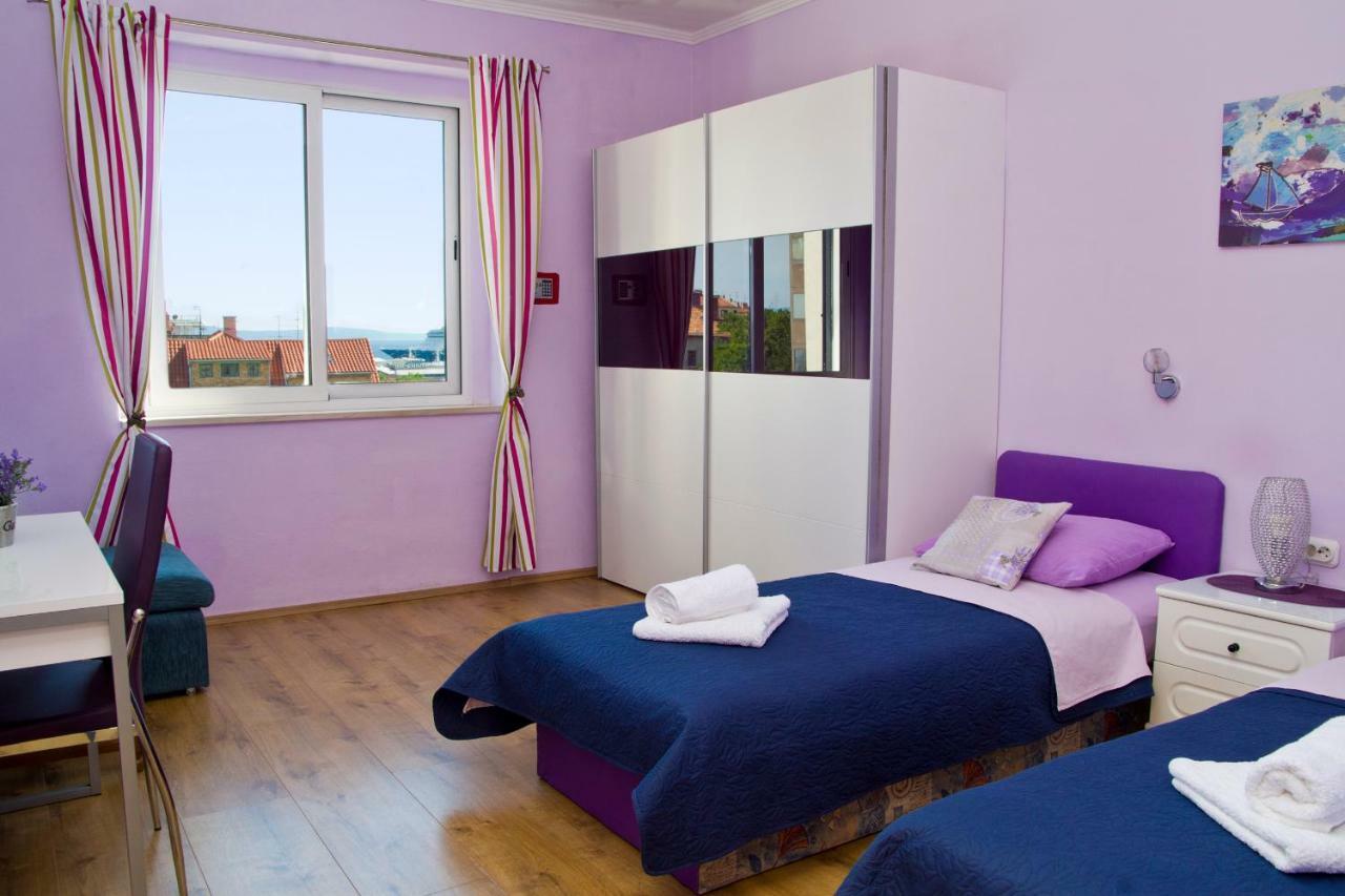 Apartment Port View-5 Min From Center Split Bagian luar foto