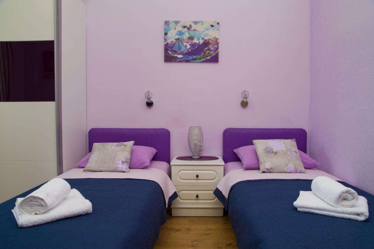 Apartment Port View-5 Min From Center Split Bagian luar foto