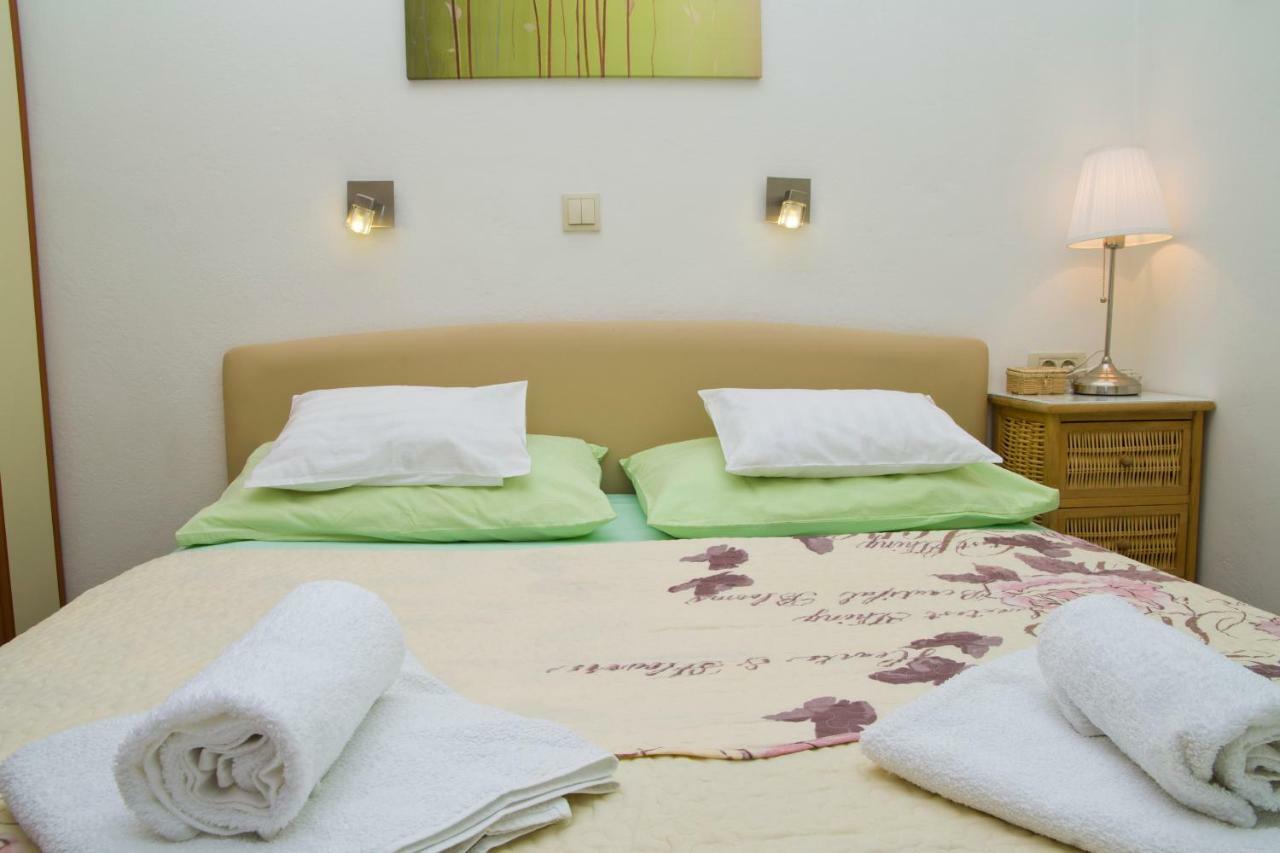 Apartment Port View-5 Min From Center Split Bagian luar foto