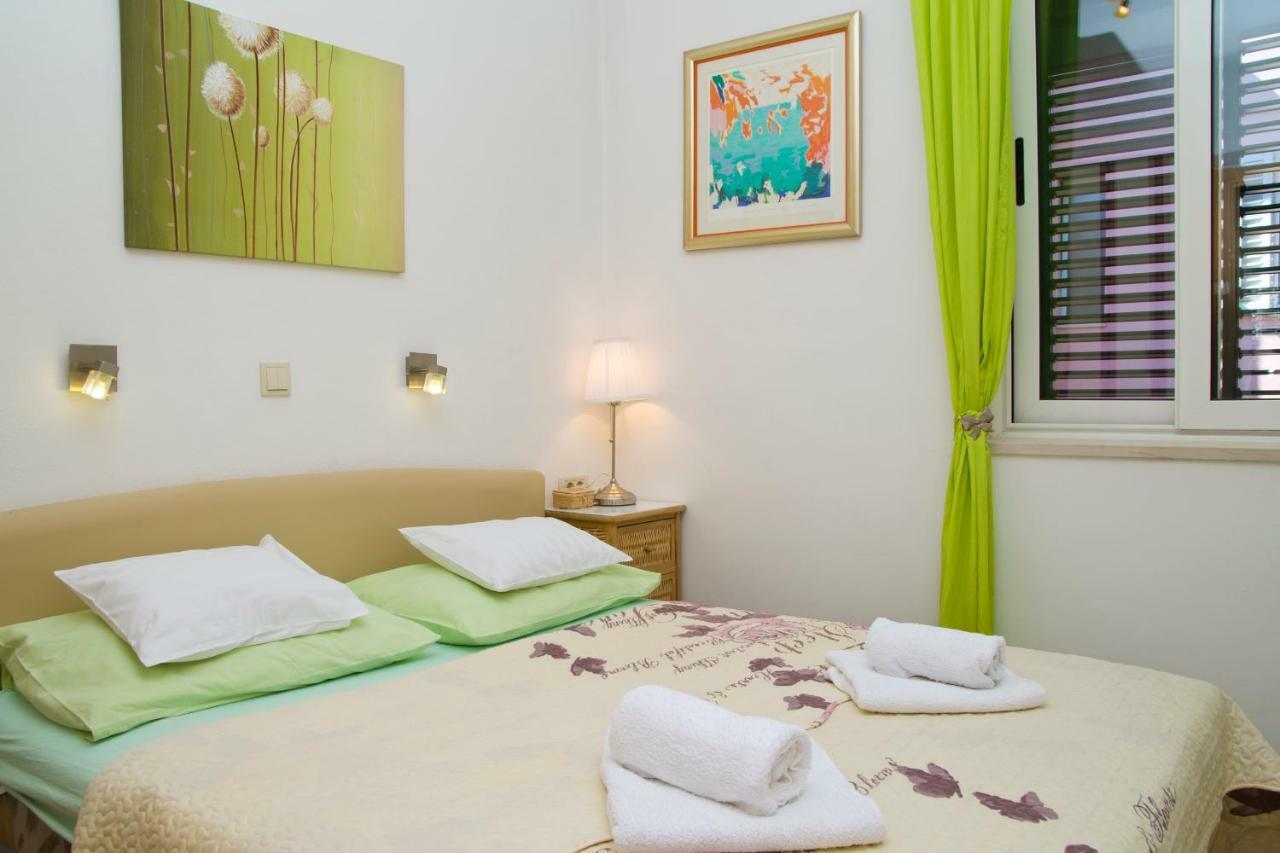Apartment Port View-5 Min From Center Split Bagian luar foto